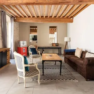 Appartement La Tour 1 Au Coeur Du Centre, LʼIsle-sur-la-Sorgue